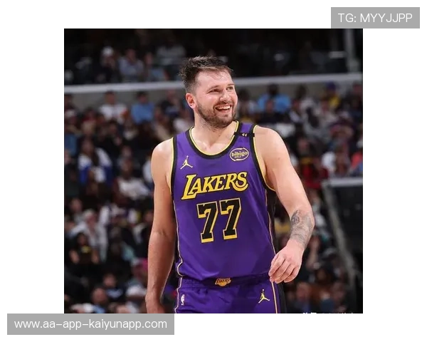 湖人东契奇后撤步命中，三分直接穿心